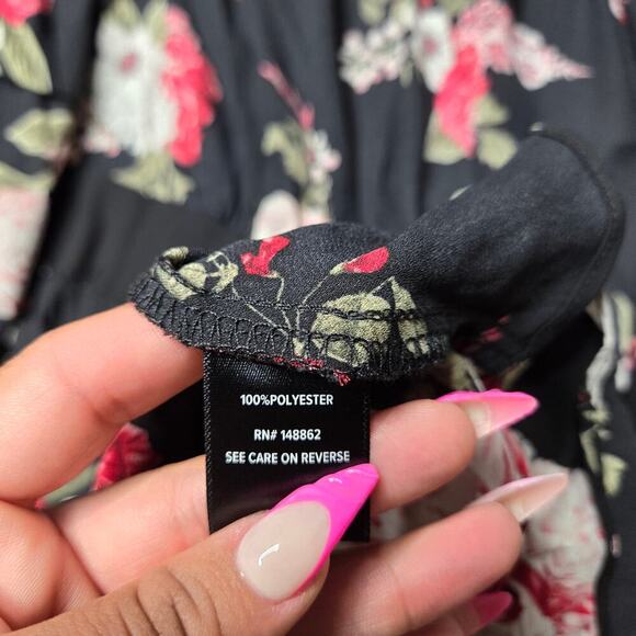 Torrid Black Floral Hi-Lo Tie Front Blouse Size: 1 - Picture 4 of 6